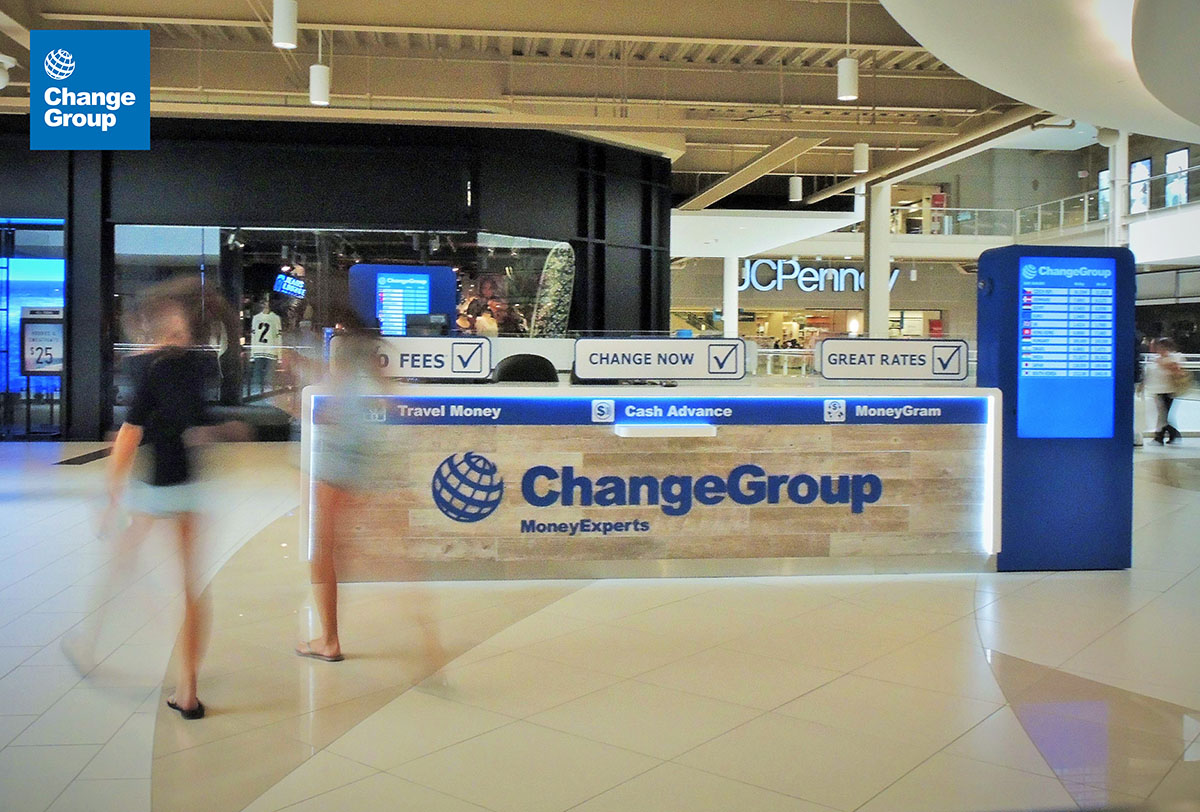 ChangeGroup-kioski kauppakeskuksessa.